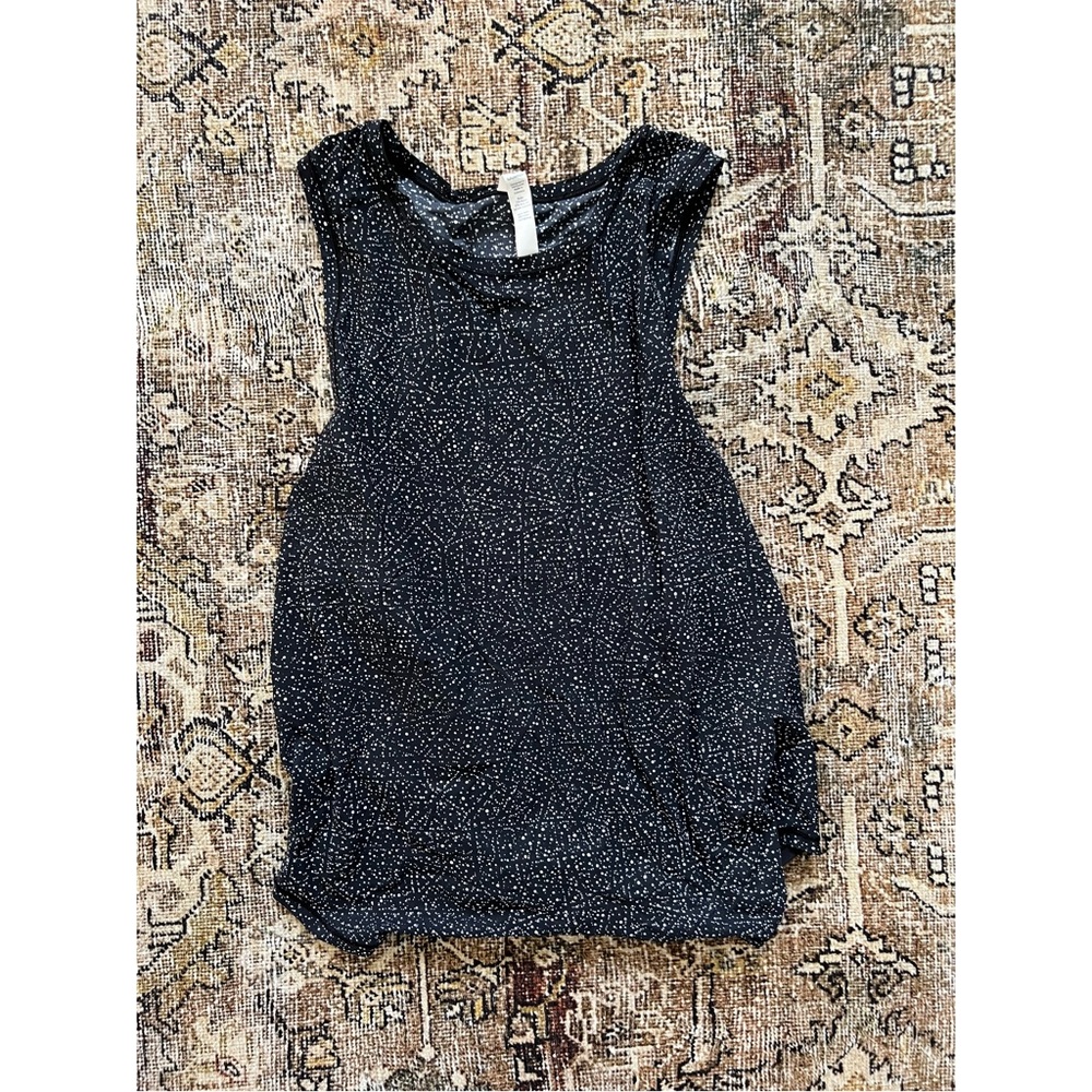 COPY - Women’s lululemon workout tank! Size 8, black and white specks! So cute …